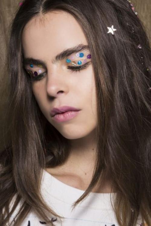 Наклейки для макияжа глаз. Как использовать наклейки для глаз?