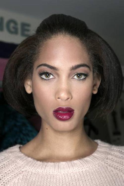 Красная помада, как правильно носить. Как подобрать красную помаду под цвет кожи?