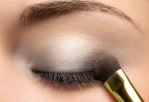 Как красить рассыпчатые тени, чтобы они не осыпались под глаза. Как наносить рассыпчатые тени