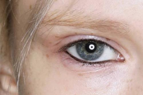 Как пользоваться карандашом для подводки глаз. Как правильно подвести глаза карандашом?