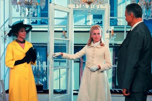 Катрин Денев стиль. Катрин Денев: что делает женщину элегантной