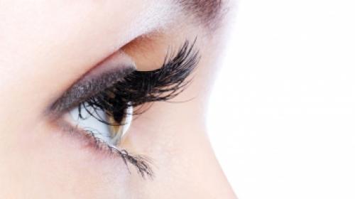 Нарощенные ресницы слипаются. Как расчёсывать нарощенные ресницы? Чего делать нельзя?