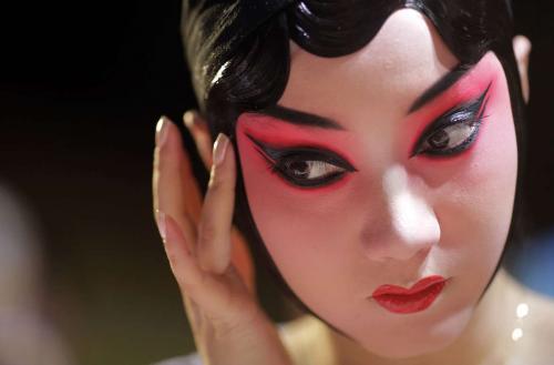 Как китаянки увеличивают глаза. Макияж глаз