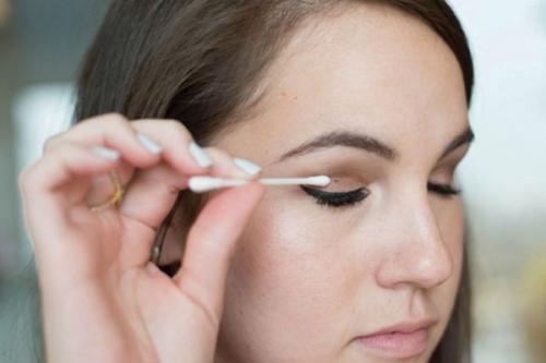 Как пользоваться подводкой для глаз для начинающих. Красивые стрелки – изюминка макияжа