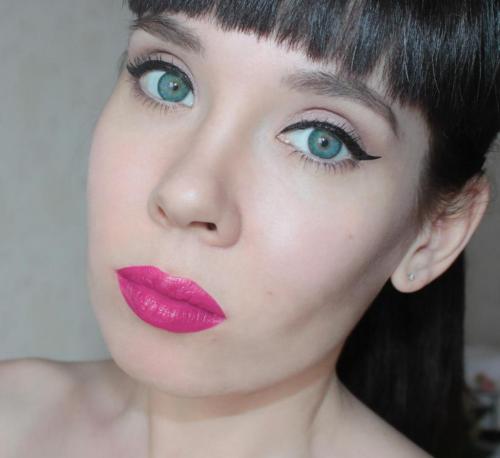 Макияж с помадой фуксия для брюнеток. Кому подходит помада цвета фуксии?