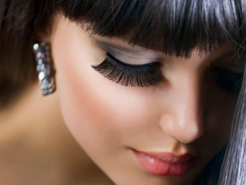 Как спать с нарощенными ресницами. Как обращаться с нарощенными ресницами (45 фото), чтобы эффект продлился как можно дольше