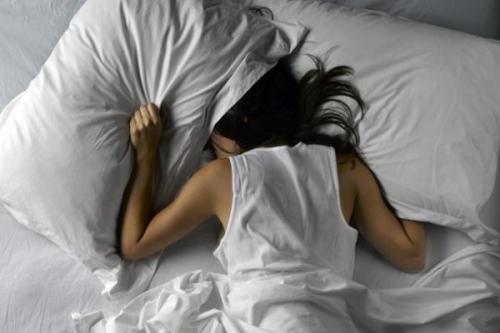 Как спать с нарощенными ресницами. Как обращаться с нарощенными ресницами (45 фото), чтобы эффект продлился как можно дольше