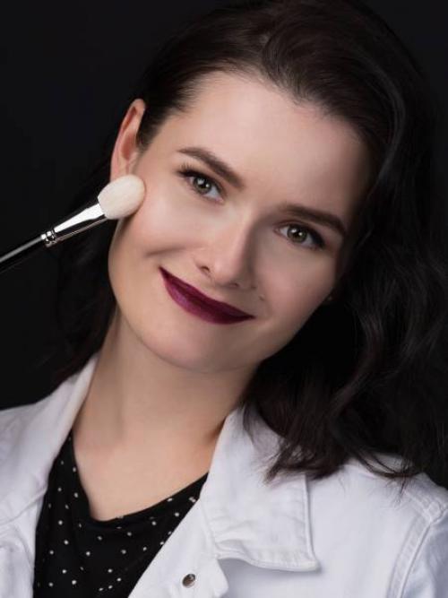 Как наносить хайлайтер стик. Как наносить хайлайтер на лицо?