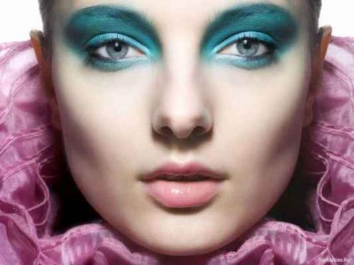 Макияж для глаз с бирюзовыми тенями. Свежий бирюзовый макияж глаз