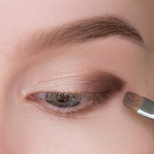 Как красиво накрасить глаза тенями поэтапно. Как красить глаза тенями?