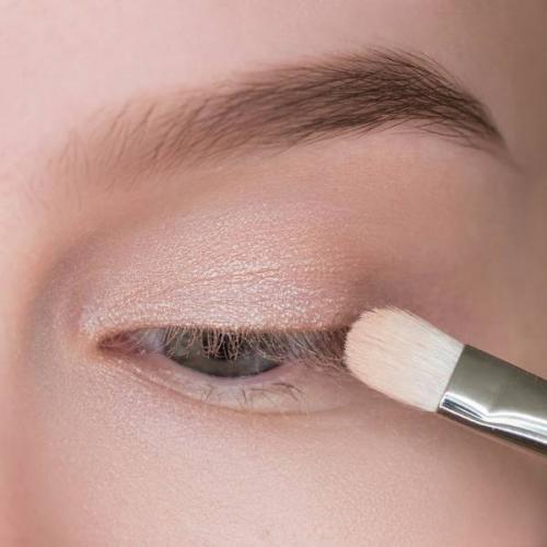 Как красиво накрасить глаза тенями поэтапно. Как красить глаза тенями?