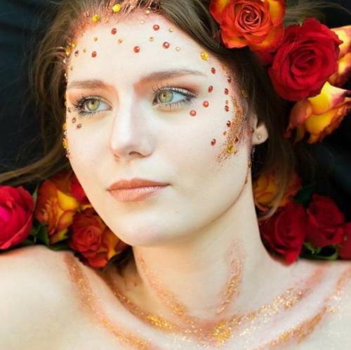 Креативный макияж глаз пошагово. Как сделать креативный макияж с помощью привычной косметики?