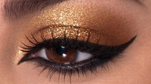 Как с помощью стрелок сузить глаза. Варианты стрелок и выбор их для различных типов глаз