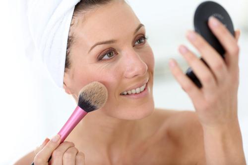 Омолаживающий макияж для брюнеток. Тени и подводка в макияже глаз