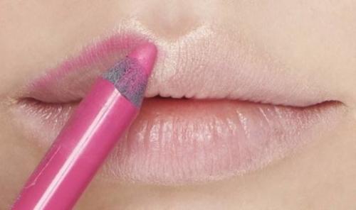Секрет красивого макияжа губ. Как правильно красить губы?