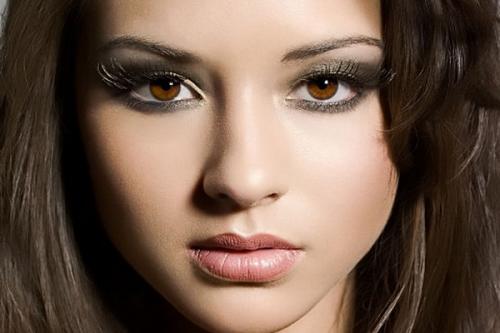 Макияж в школу для карих глаз. Каковы акценты в макияже для обладательниц карих глаз