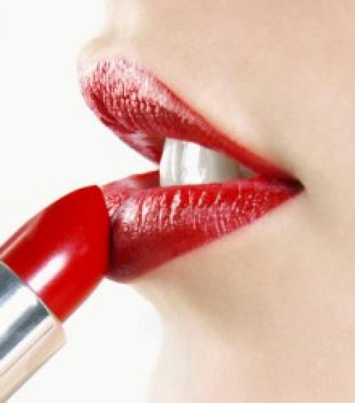 Почему мужчинам нравится красная помада на губах. Как красная помада влияет на мужчин?