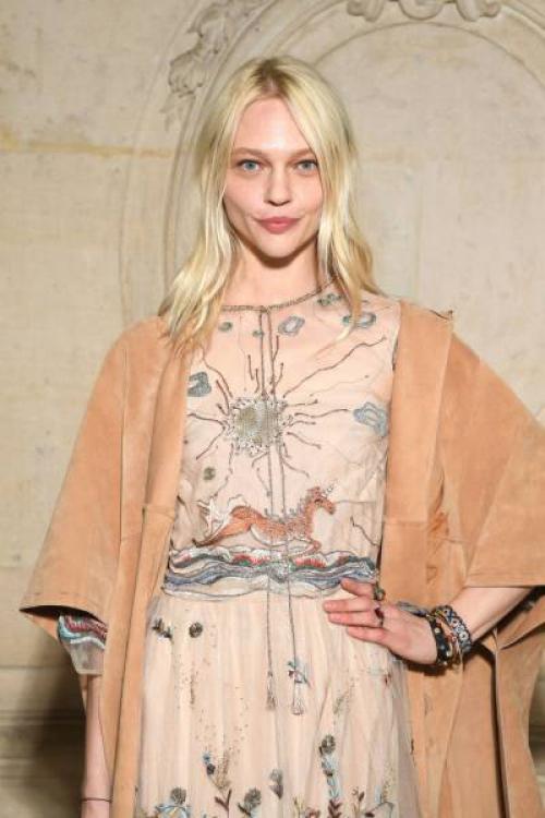 Сердцевидная форма лица макияж. Макияж для треугольного лица: фотоинструкция