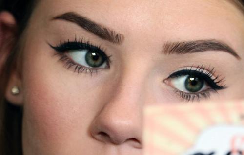 Как сделать модную форму бровей в домашних условиях. Правильная форма бровей, как сделать? Основные правила