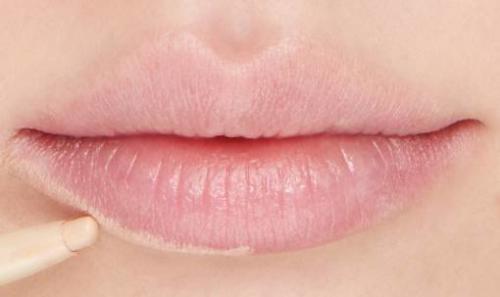 Секрет красивого макияжа губ. Как правильно красить губы?