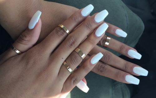 Маникюр под пудровое платье. Маникюр к бордовому платью