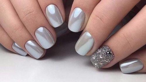 Маникюр под пудровое платье. Маникюр к бордовому платью