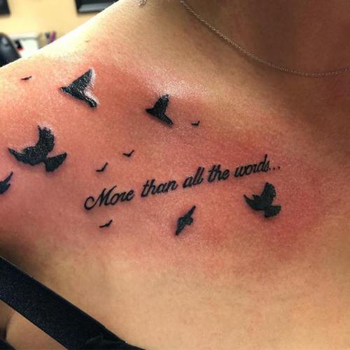 Тату на ключице надписи. Тату на ключице – значение