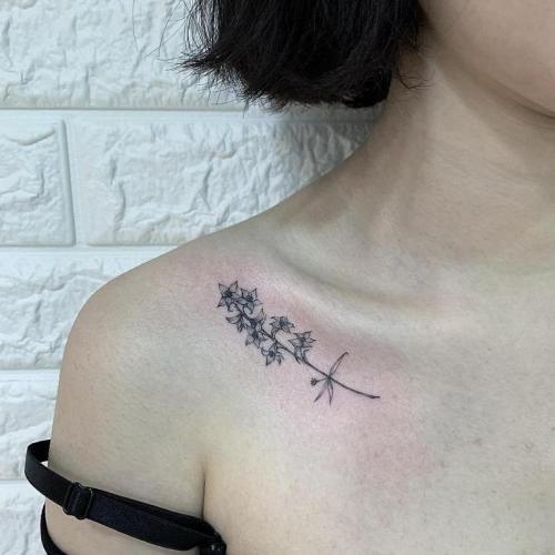 Тату на ключице надписи. Тату на ключице – значение