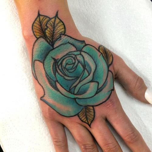 Тату роза на руке маленькая. Значения цвета татуировки розы