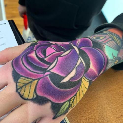 Тату роза на руке маленькая. Значения цвета татуировки розы