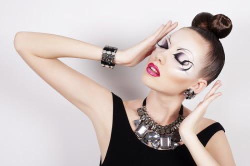 Профессиональная косметика для бальных танцев. Особенности макияжа для бальных танцев