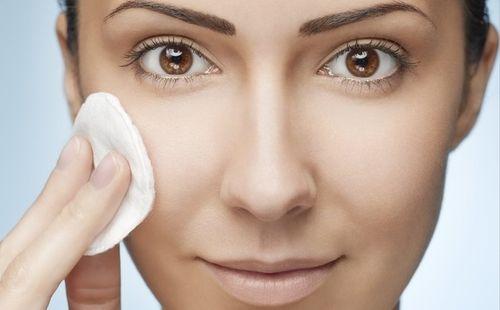 Мицеллярная вода и нарощенные ресницы. Демакияж с помощью мицеллярной воды