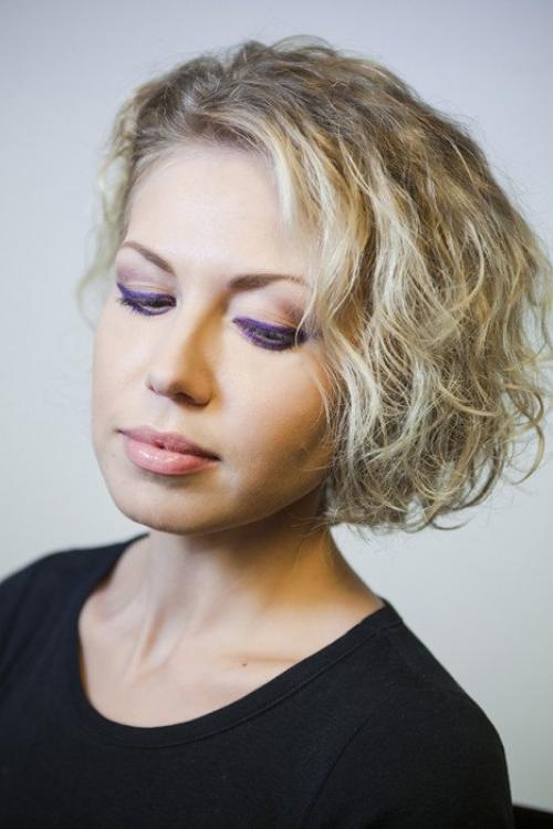 Стрелки на глаза на зеленые глаза. Зеленые глаза: фиолетовые стрелки 04