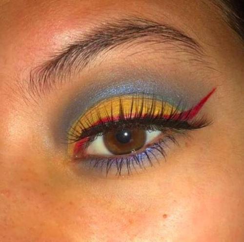 Розовые стрелки на глазах. Огненное шоу: макияж с красными стрелками