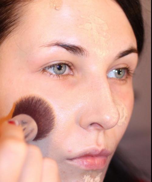 Для чего нужна рассыпчатая пудра. Чем компактная пудра отличается от рассыпчатой? 07