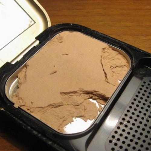 Как собрать разбитые тени без спирта. Как восстановить разбитую компактную пудру