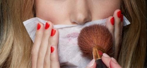 Как правильно красить темной помадой губы. Маленькие хитрости о том, как красить губы помадой 01 Как правильно красить темной помадой губы. Маленькие хитрости о том, как красить губы помадой 01