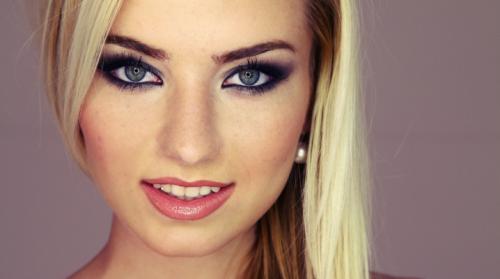 Макияж с темной помадой для блондинок. Макияж для блондинок