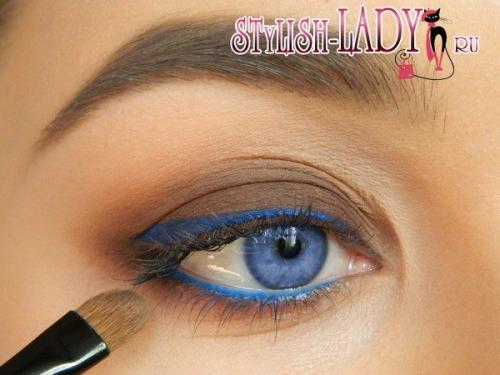Цветные стрелки для голубых глаз. Лёгкий и эффектный макияж для голубых глаз с цветной стрелкой