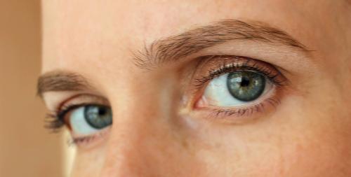 Maybelline Color Tatto.  Стойкие кремовые тени для век Maybelline Color Tattoo в оттенке 35 On and Bronze