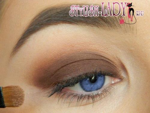 Цветные стрелки для голубых глаз. Лёгкий и эффектный макияж для голубых глаз с цветной стрелкой