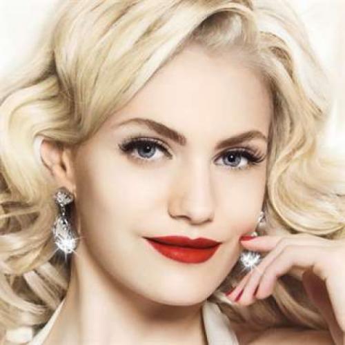 Красная помада матовая. Красная матовая помада: правила выбора оттенка и секреты макияжа