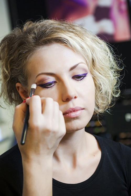 Зеленые стрелки на глазах. Зеленые глаза: фиолетовые стрелки 02