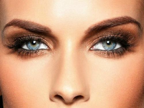 Как выглядит открытое веко. 11 трюков в макияже для нависшего века