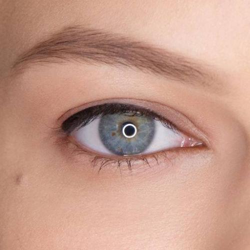 Нависшее веко это. Нависшее веко: 7 трюков, которые исправят ситуацию