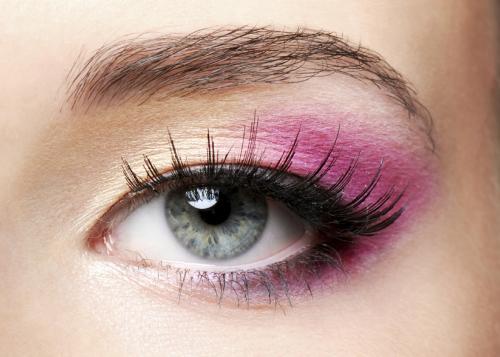 Как выглядит открытое веко. 11 трюков в макияже для нависшего века