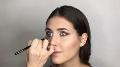 Как выглядит открытое веко. 11 трюков в макияже для нависшего века