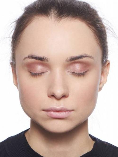 Макияж с красными тенями пошагово. Универсальный макияж с использованием теней: пошаговая инструкция