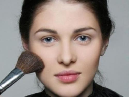 Прозрачная пудра для лица марки. Как выбрать хорошую рассыпчатую пудру для лица. Для каких функций выбирают рассыпчатую пудру 10