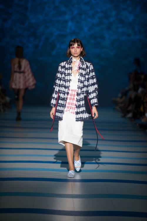 Красный макияж глаз пошагово. Красный макияж глаз: почему ты должна попробовать этот смелый макияж прямо сейчас (+ВИДЕО)